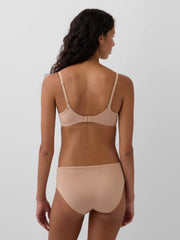 32 B