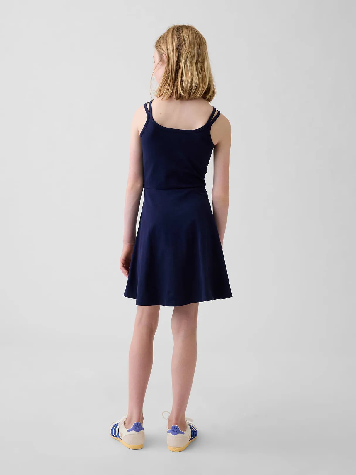 M (8)